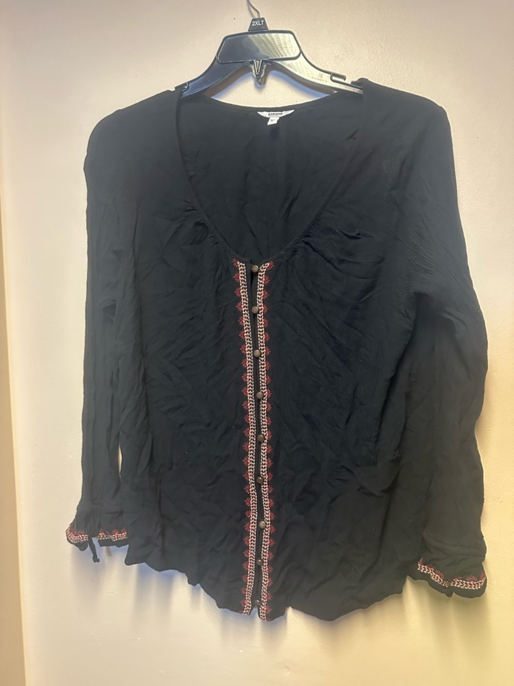 Sonoma Black Long-Sleeve V-Neck‎ Top with Red Trim